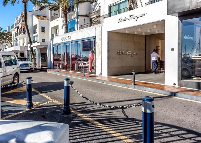 アパート Penthouse In Puerto Banus マルベーリャ